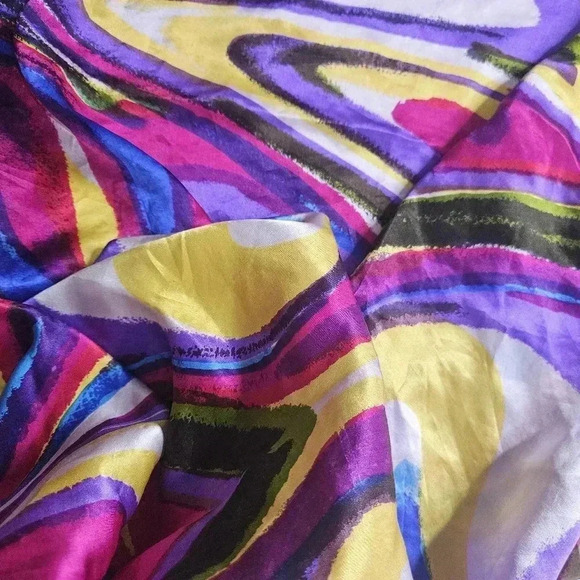Elyse C Bec Inc 100%Silk Color Abstract Statement Scarf 35x35 inch Made in India - Picture 6 of 6